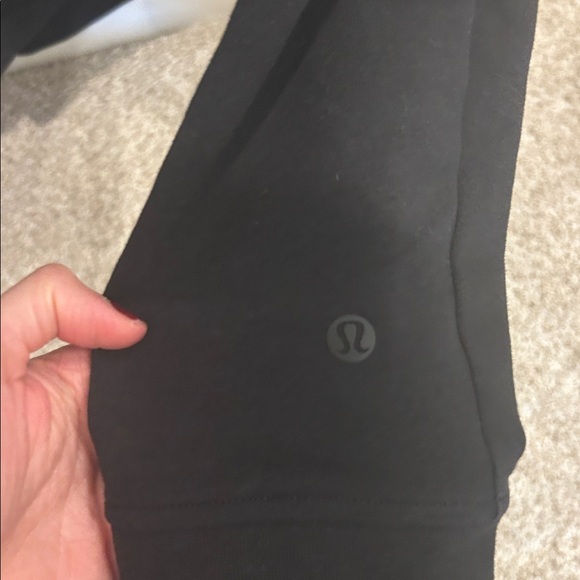 Lululemon Black Crewneck Sweatshirt. Size L. Size zip in front. Interior zip - Picture 2 of 6